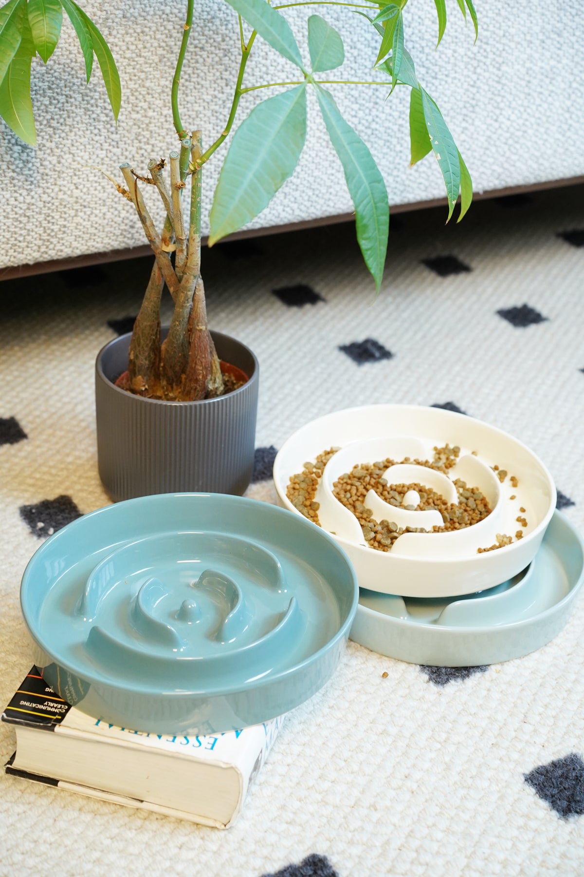 Daisy's Slow Feeder - Curved Path (Cream)